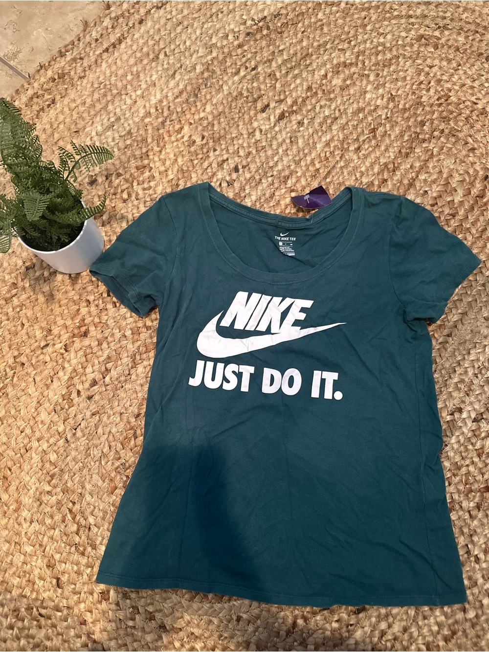 NIKE GRAPHIC TEE